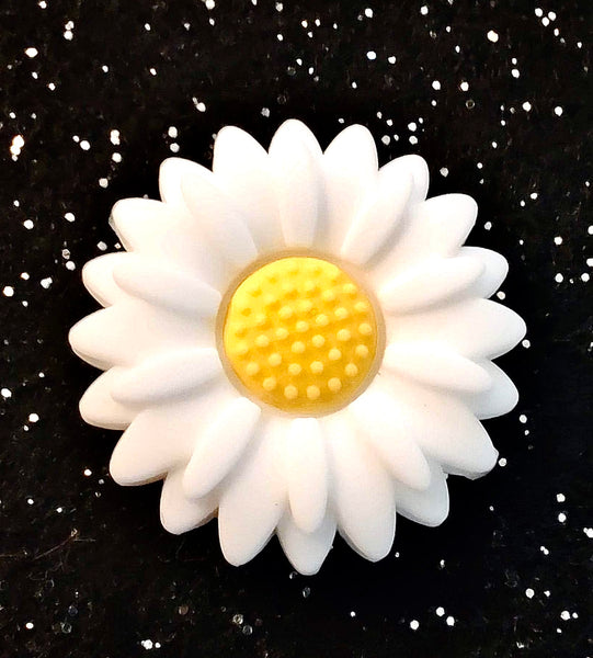 (1) Medium White Flower Focal Bead