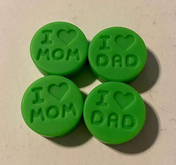 (5) Green I Love Mom/I Love Dad Silicone Beads