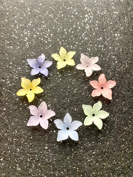 (8) Delicate Flower Beads