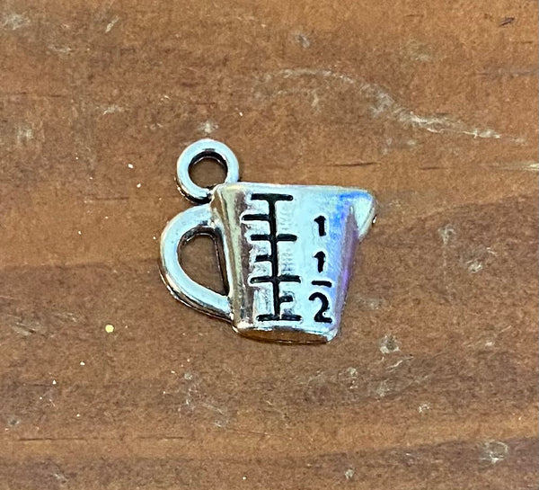 (1) Measuring Cup Charm
